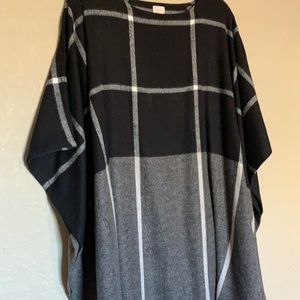 Black/grey poncho